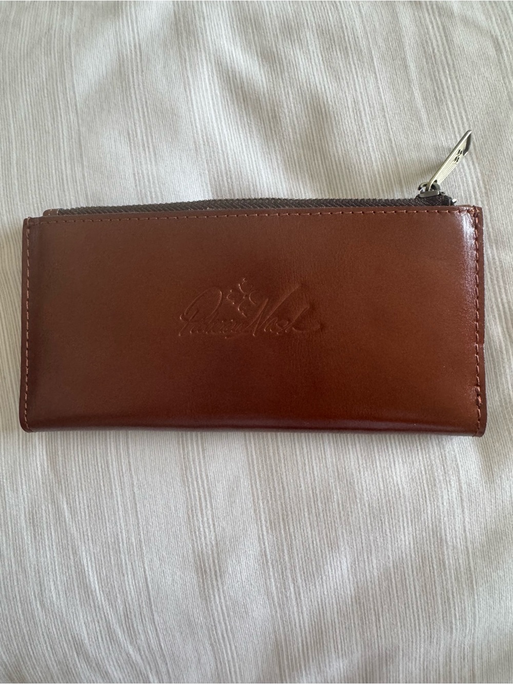 Patricia Nash - Brown Leather Snap Wallet with Embossed Clover Logo - Picture 2 of 4